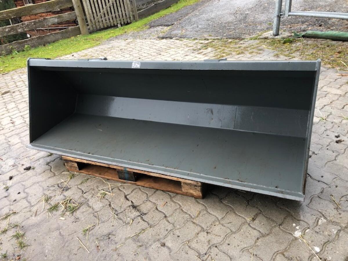 Universal Frontlader-Schaufel 1
