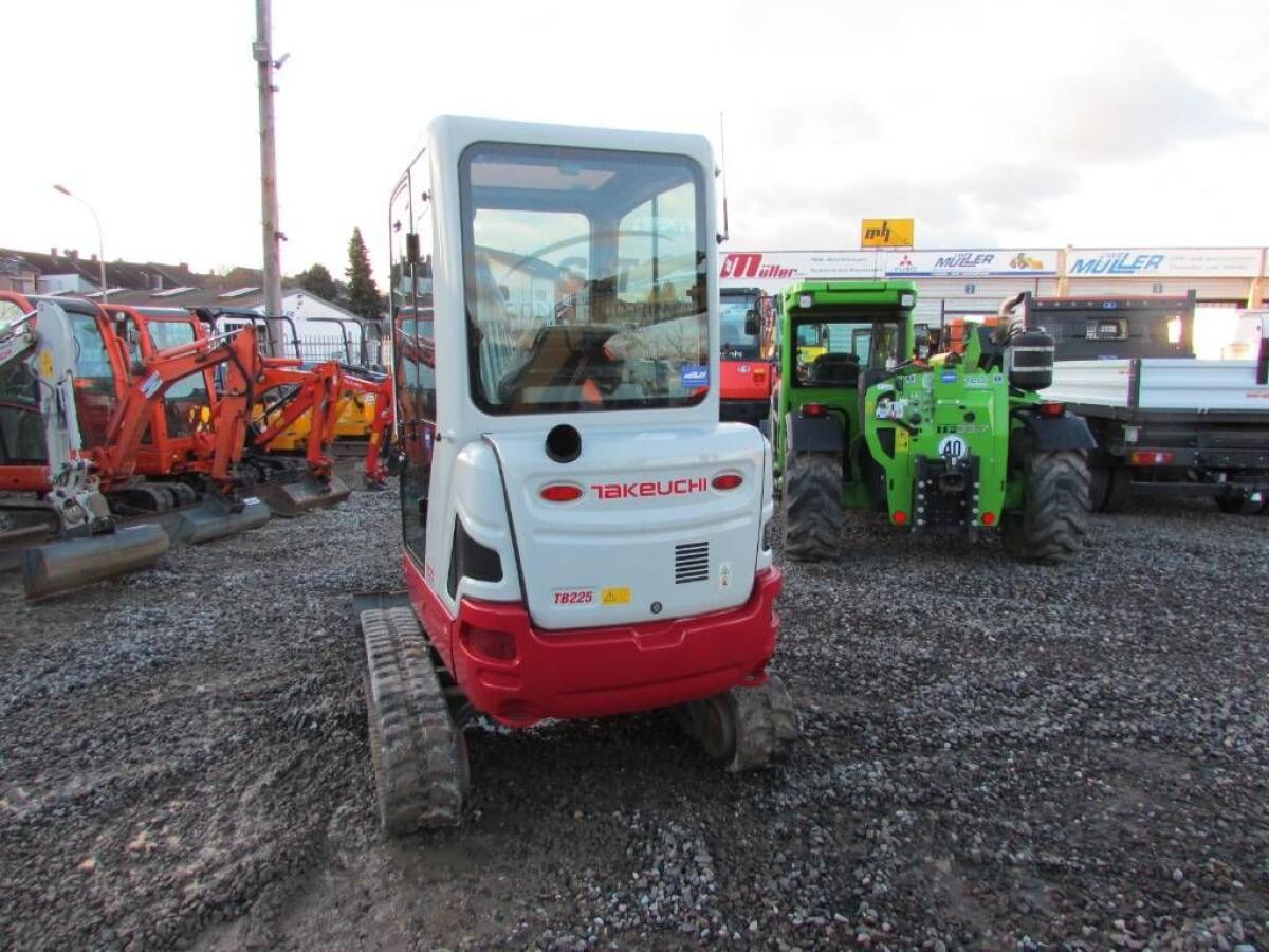 Takeuchi TB225 zu vermieten / mit Kaufmöglichkeit 2