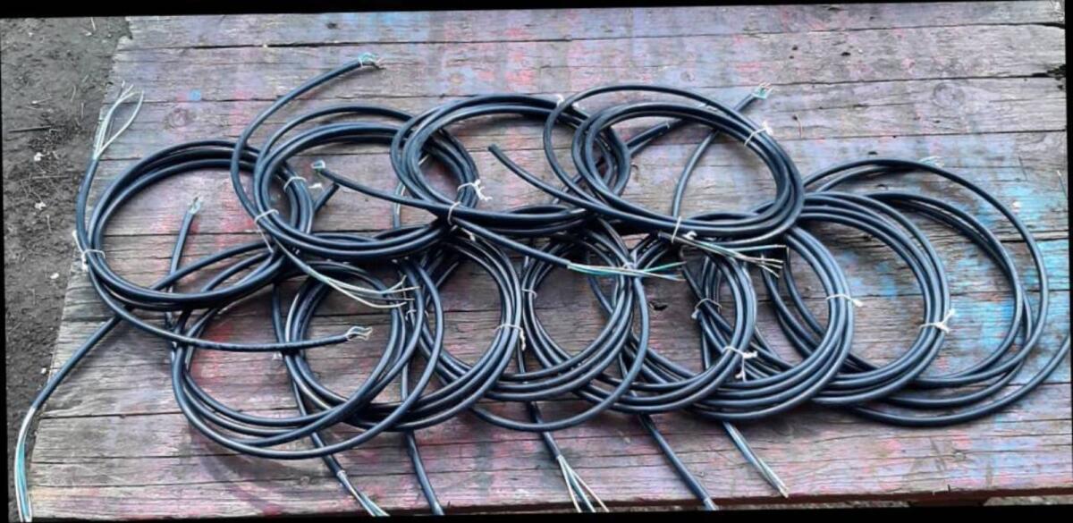 9 flexible Kabel, 4 x 0,75, ca. 2,8 m lang 1
