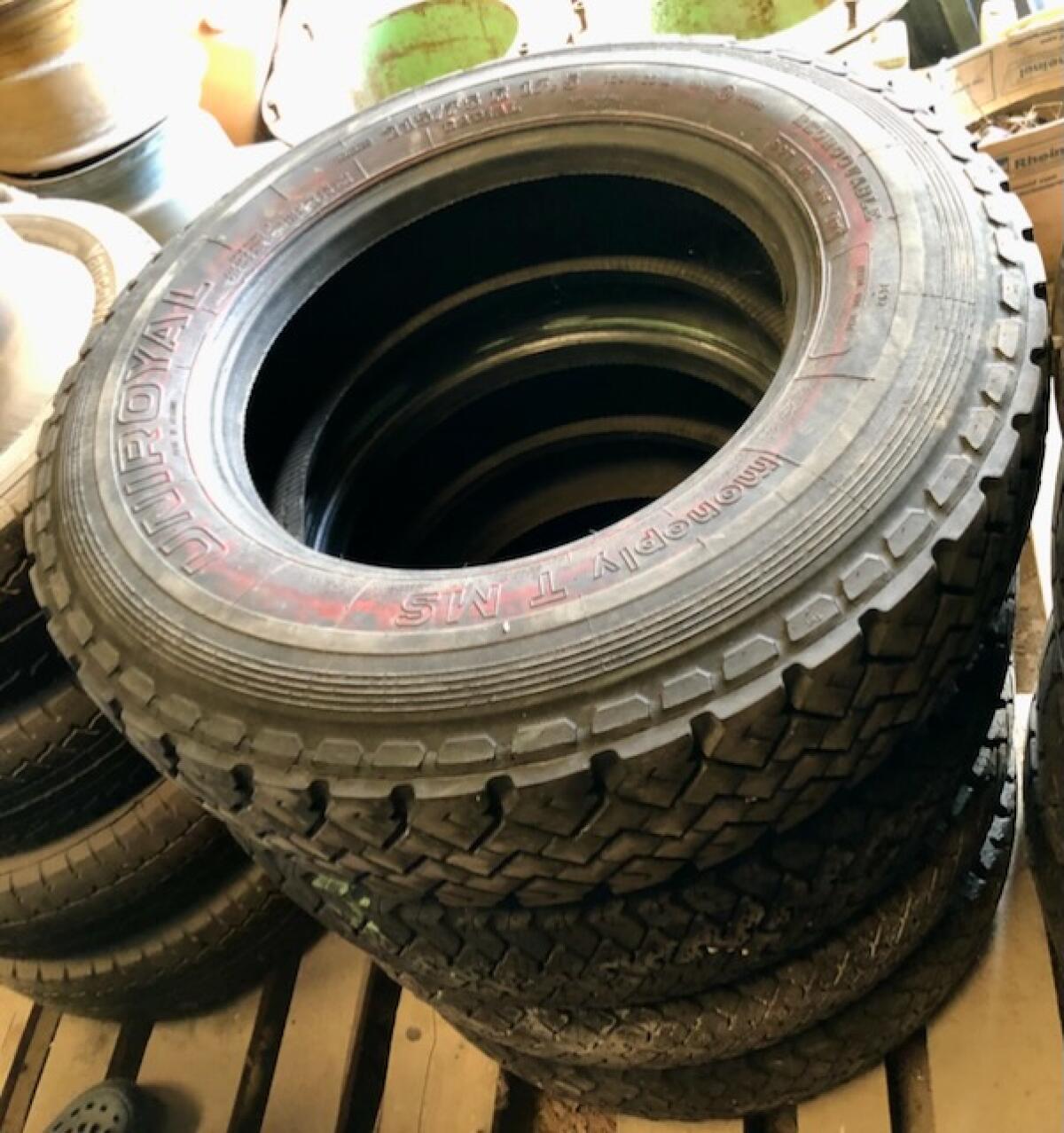 7 Stk. LKW-Reifen 215-75x17,5 2