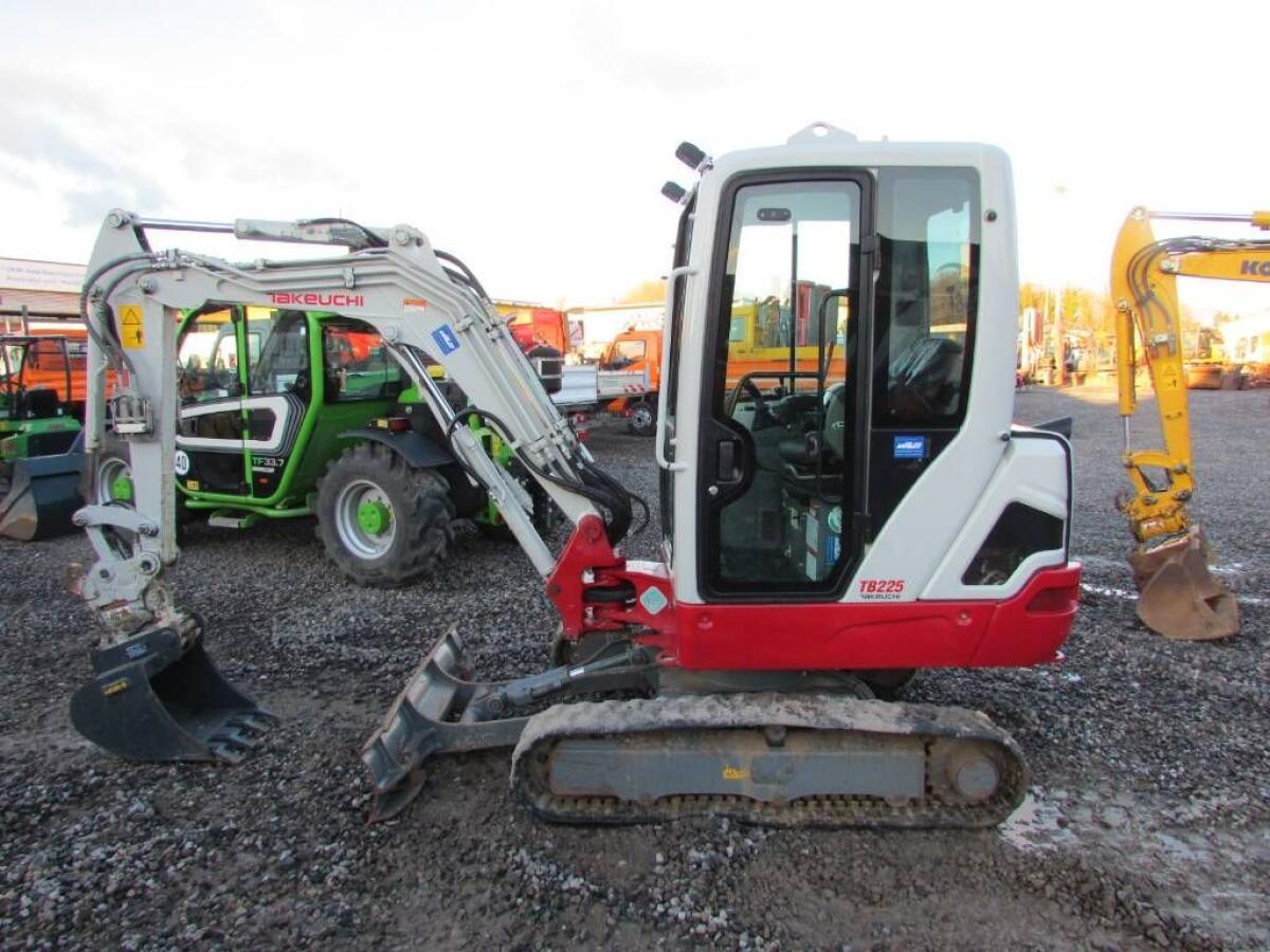 Takeuchi TB225 zu vermieten / mit Kaufmöglichkeit 1