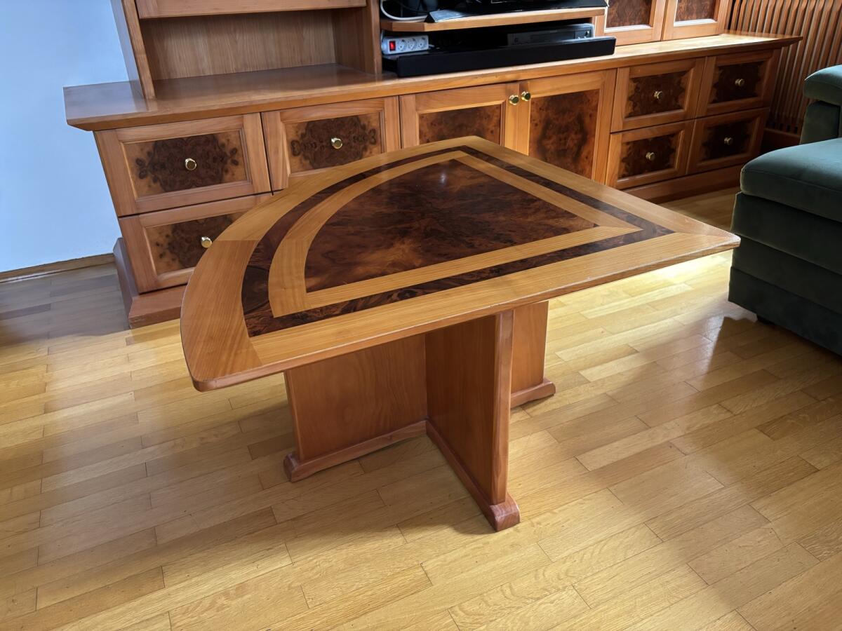 Wohnzimmerschrank in Kirschholz mit Nusswurzeleinlagen 2