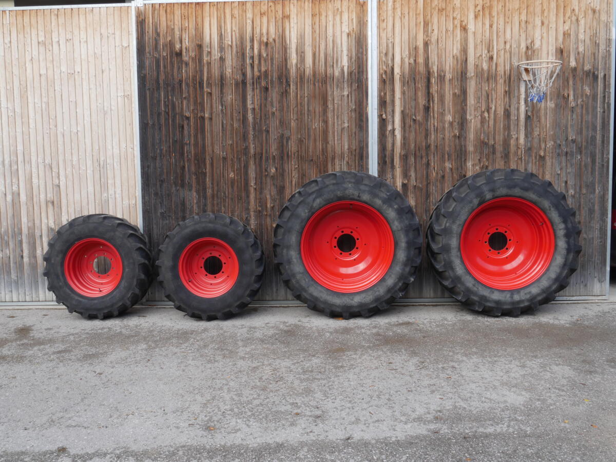 Kompletträder 540/65R38 und 480/65R24 1