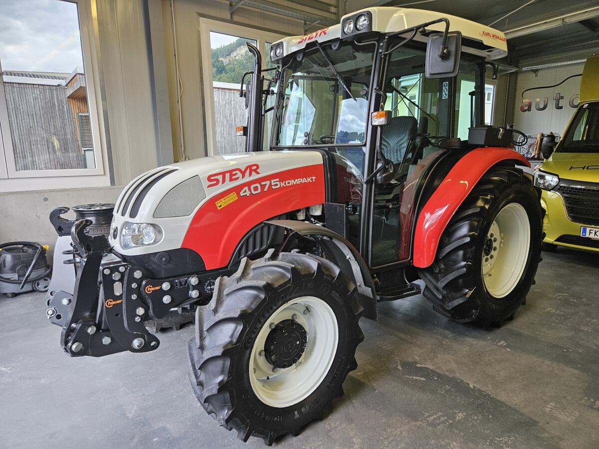 Steyr 4075A Kompakt 'wie neu' 1