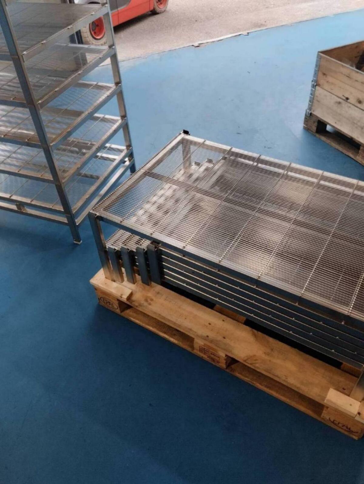 Edelstahl-Käsehorden fahrbar 3