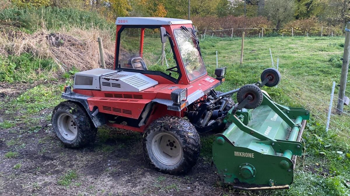 Mulcharbeiten und Mäharbeiten mit Reform Metrac 3