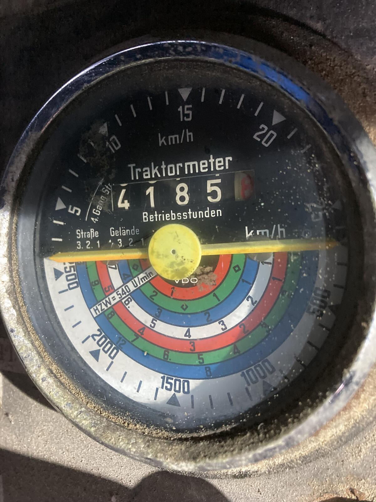 Steyr 548a mit hydraulischem Schneeschild 2