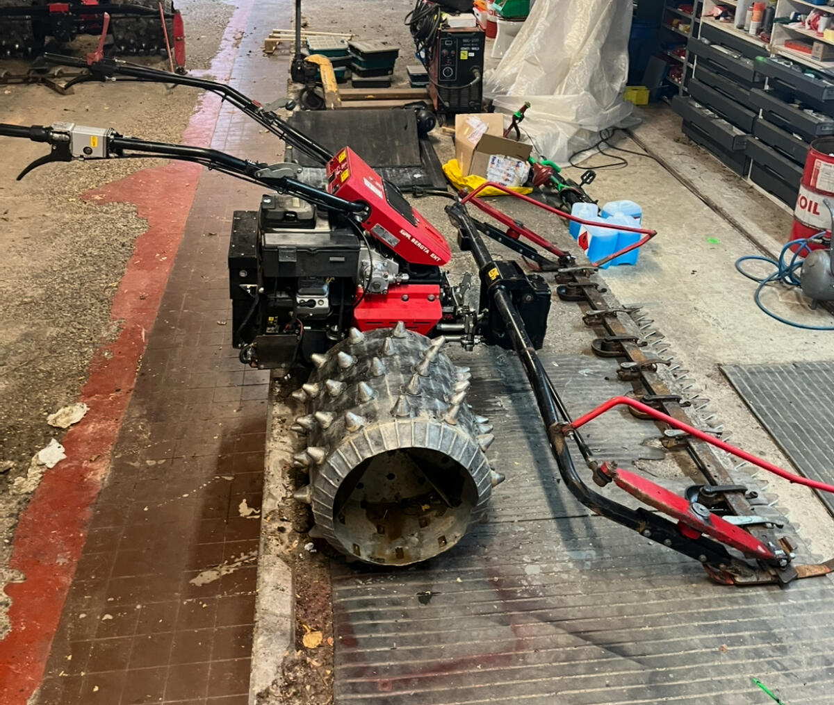 Köppl Bergtalent 18-2 und DUROCUT®-Doppelmesser-Portalmähwer 2