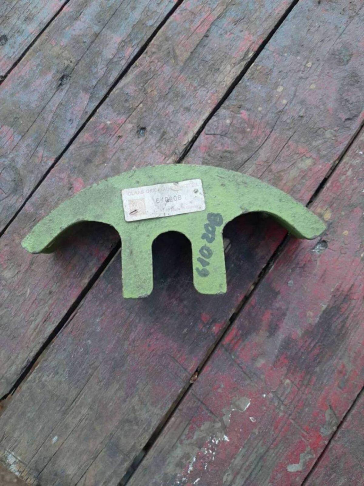 Rundhalterung Claas Halmteiler 1