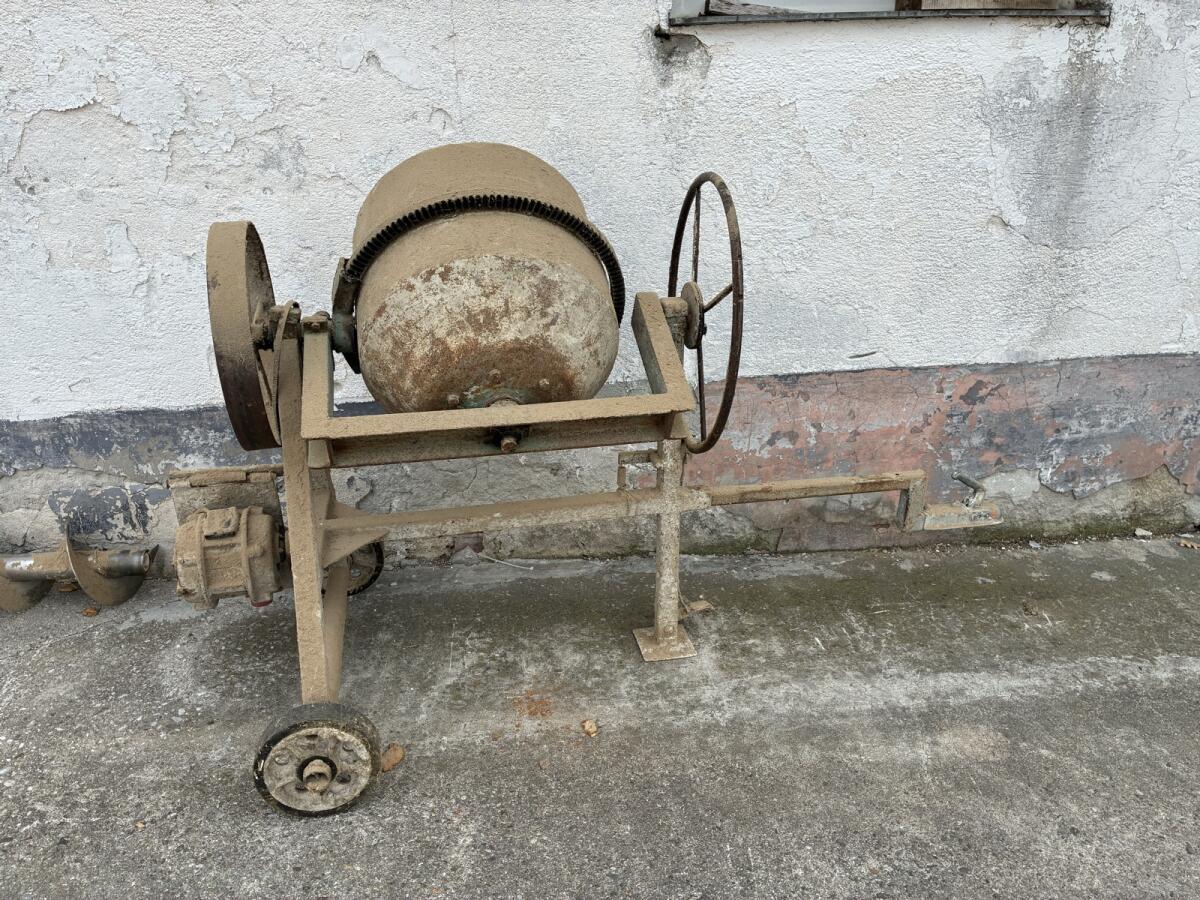 Mischmaschine mit Motor 2