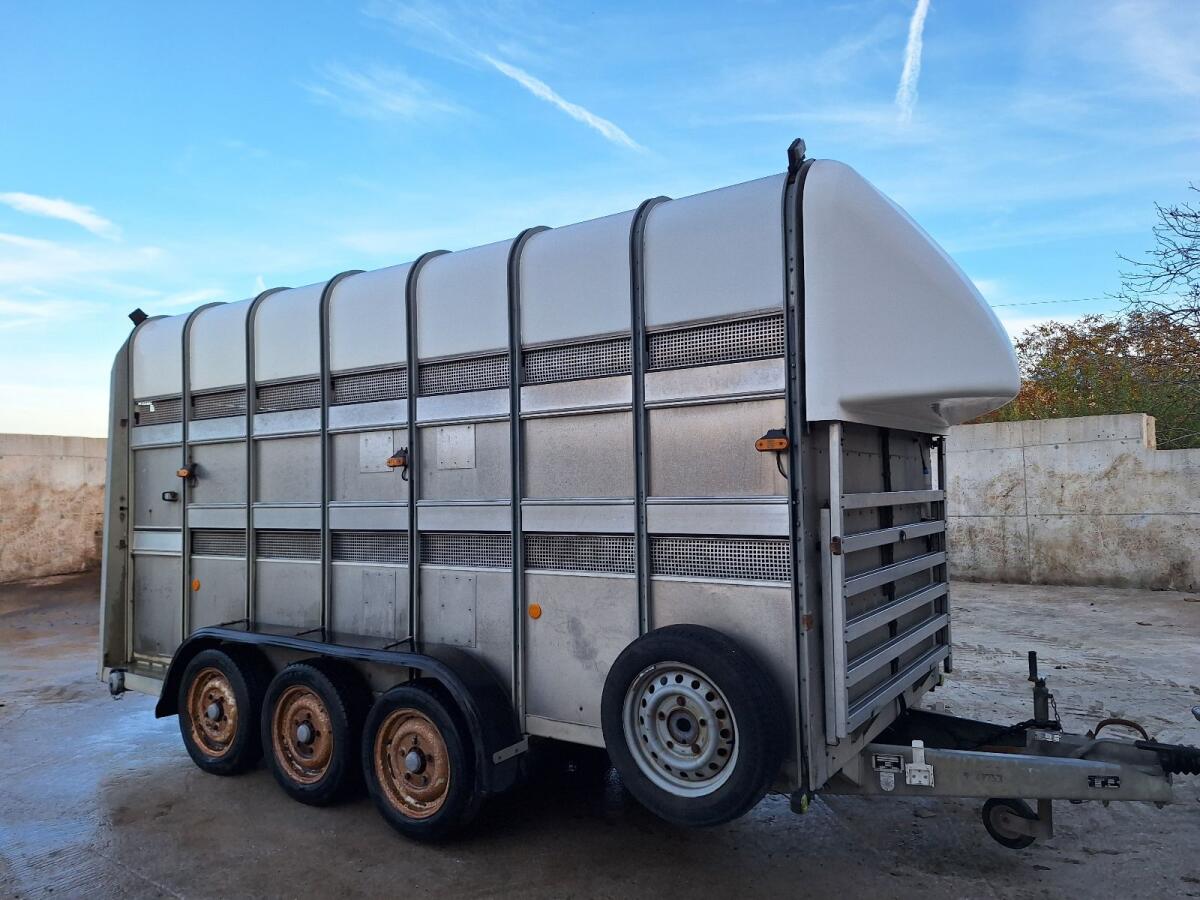 Ifor Williams TA 510 Tridem Viehanhänger 1
