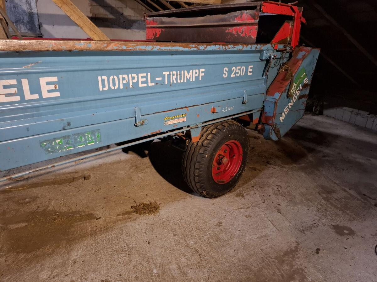 Mengele Miststreuer S250E 1