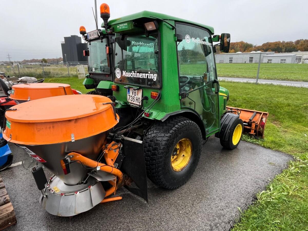 Traktor John Deere 2027R 2