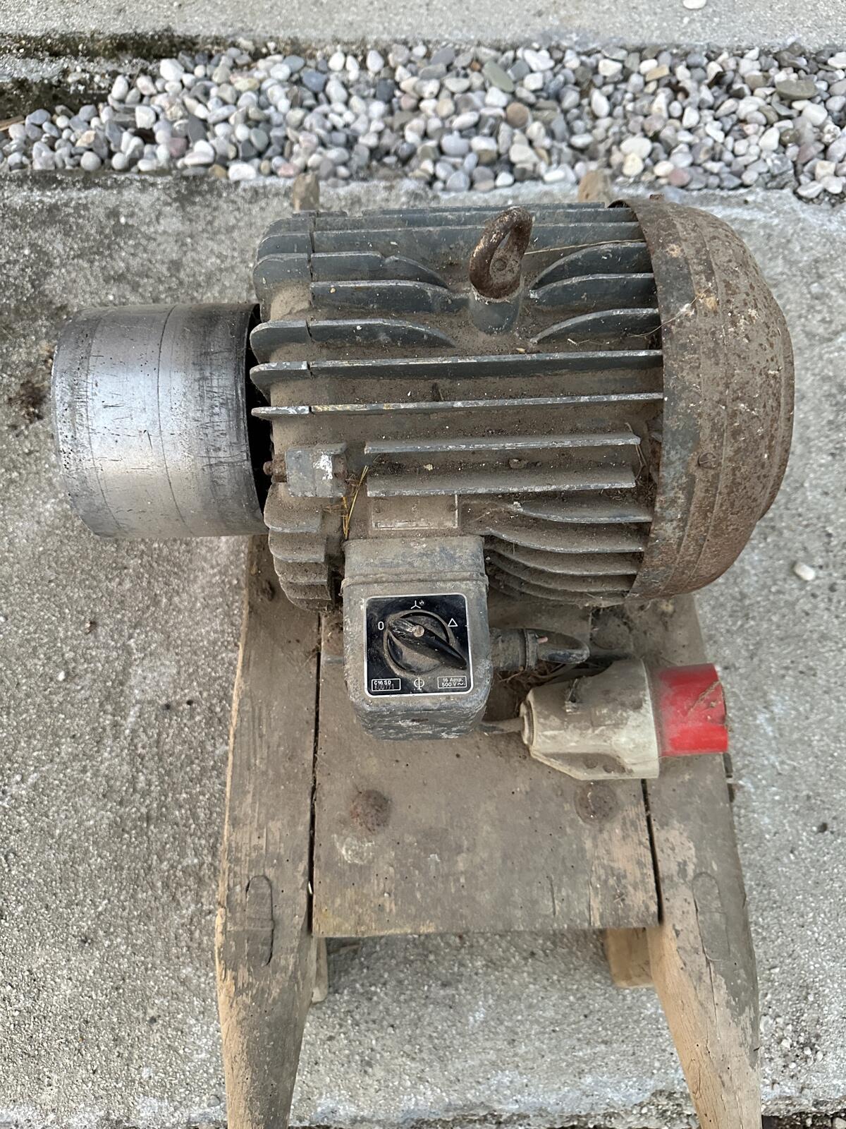 Siemens Elektromotor 4 kW Riemenscheibe Flachriemenantrieb 2