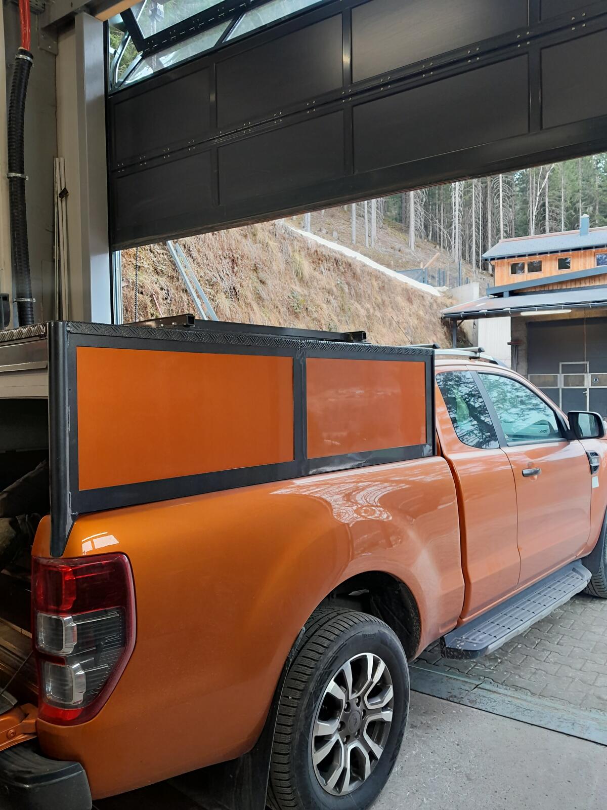 Ford Ranger Pickup Pritsche mit Aufbau 2