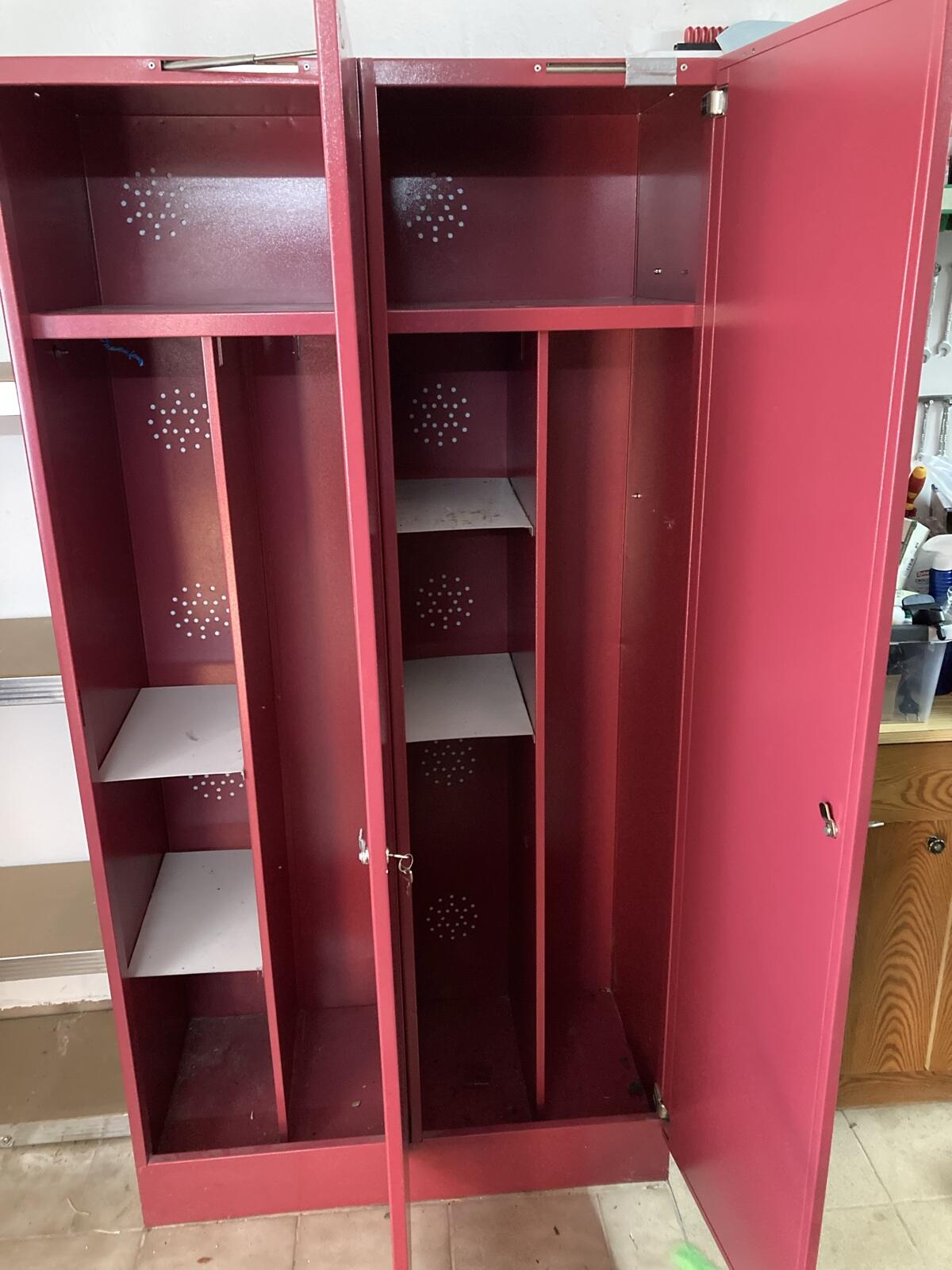 Metallschrank 2
