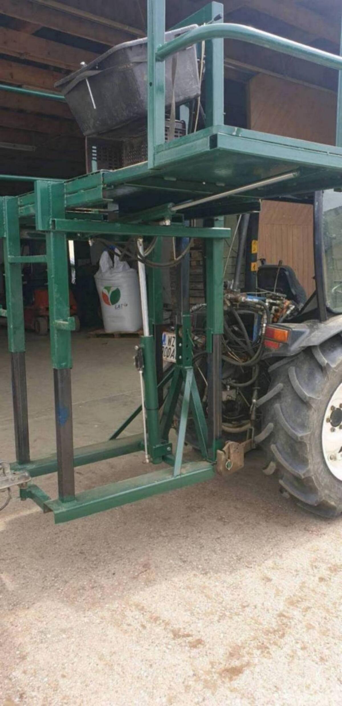 Hydraulische Bühne für Obstplantagen 1