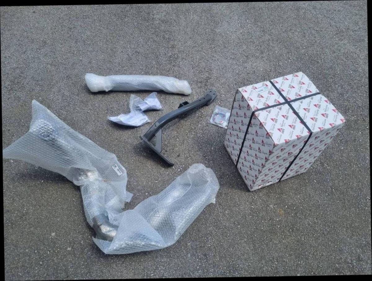 Verkaufe Auspuff für Zwischenachs-Anbau für Vario 211v S3 2