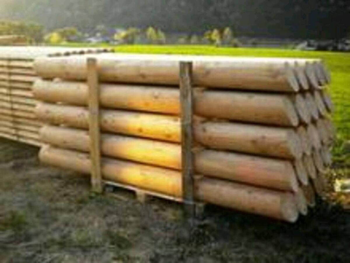 Zylindrisch gefrästes Lärchenholz 1