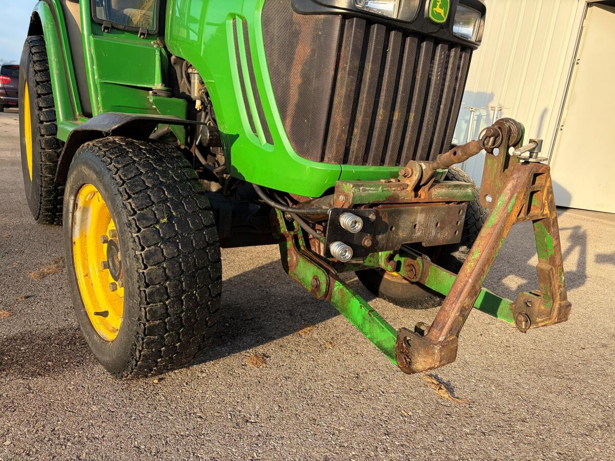 John Deere 3720 Kompakt-Traktor 2