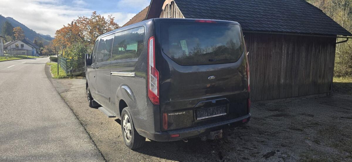 Ford Tourneo Custom 2