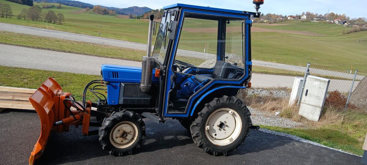 Iseki 2160 Allrad Heizung Kleintraktor Winterdienst Kommunal 3