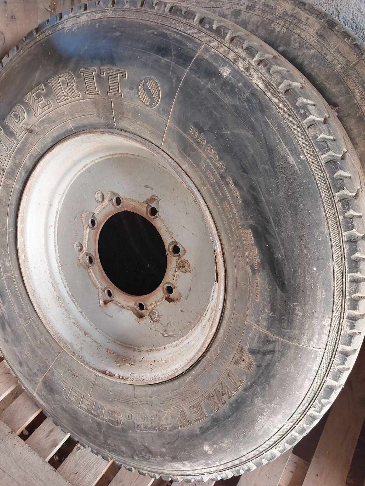 Traktor LKW Bereifung 13R22,5 1