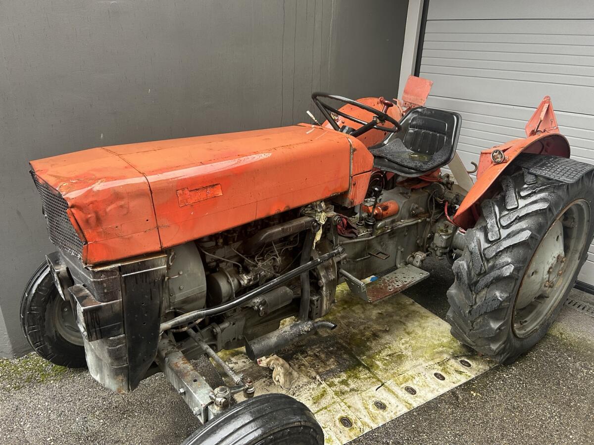 Massey Ferguson 1