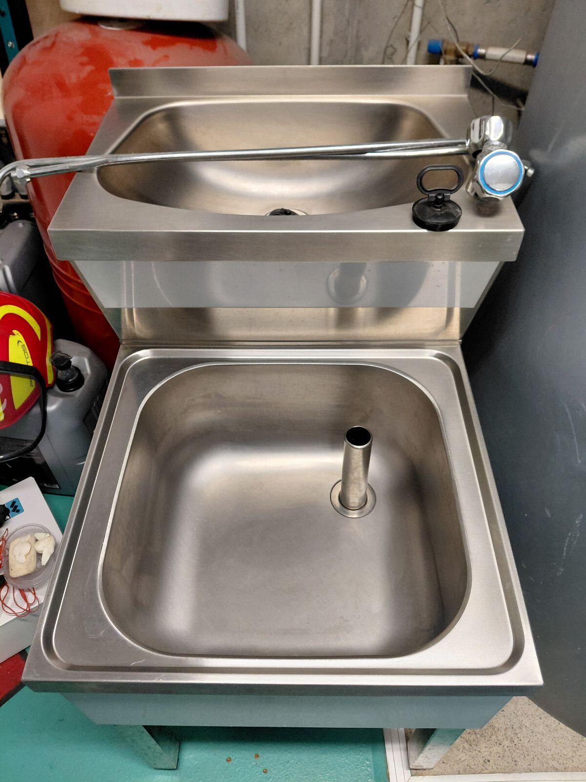 Handwasch-/Ausgussbecken IP0040 2