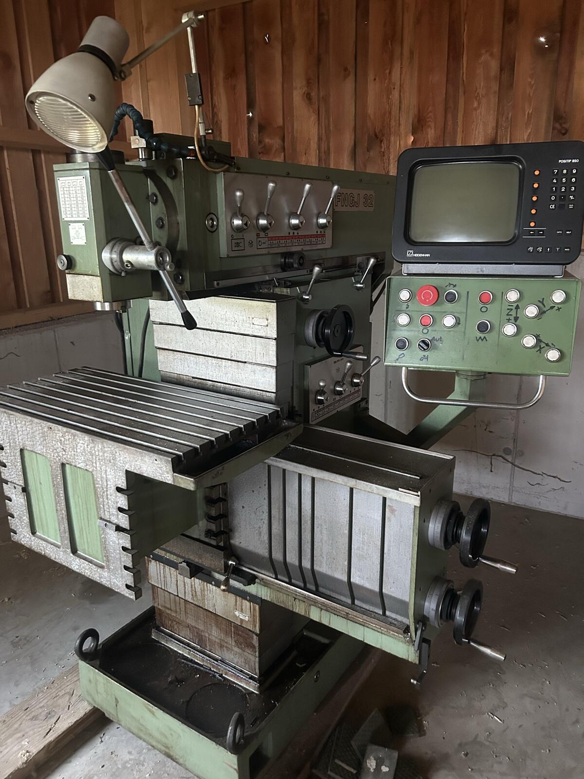 Fräse TOS FNGJ 32 1