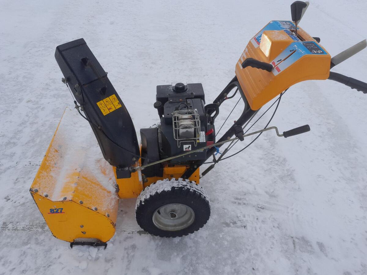 Schneefräse Stiga 827 1