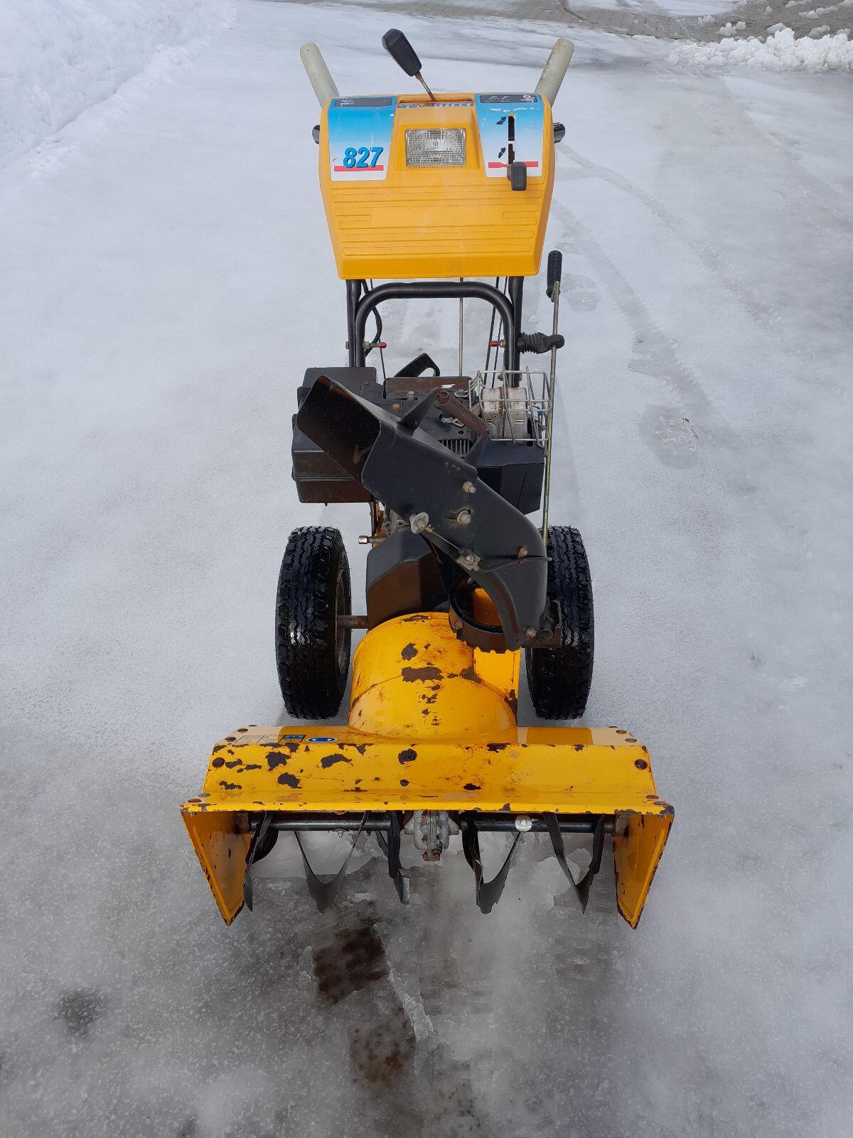 Schneefräse Stiga 827 3