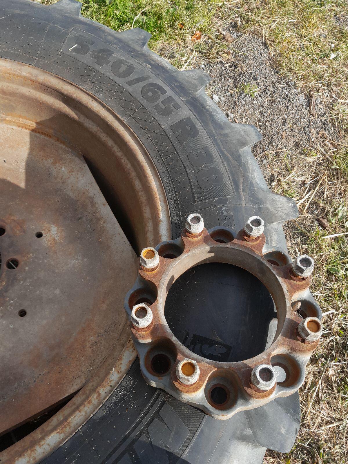 Verkaufe Spurbacken mit 38er Felgen 1