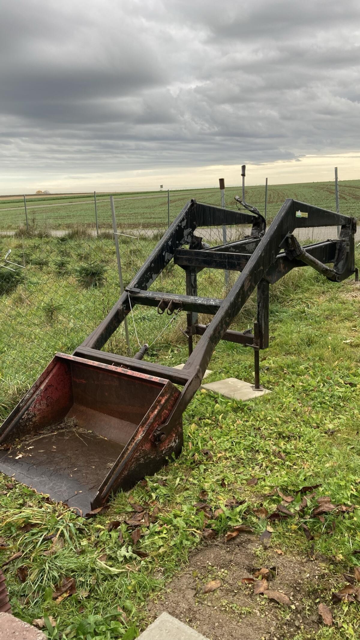 Frontlader mit Konsole und Schaufel 2