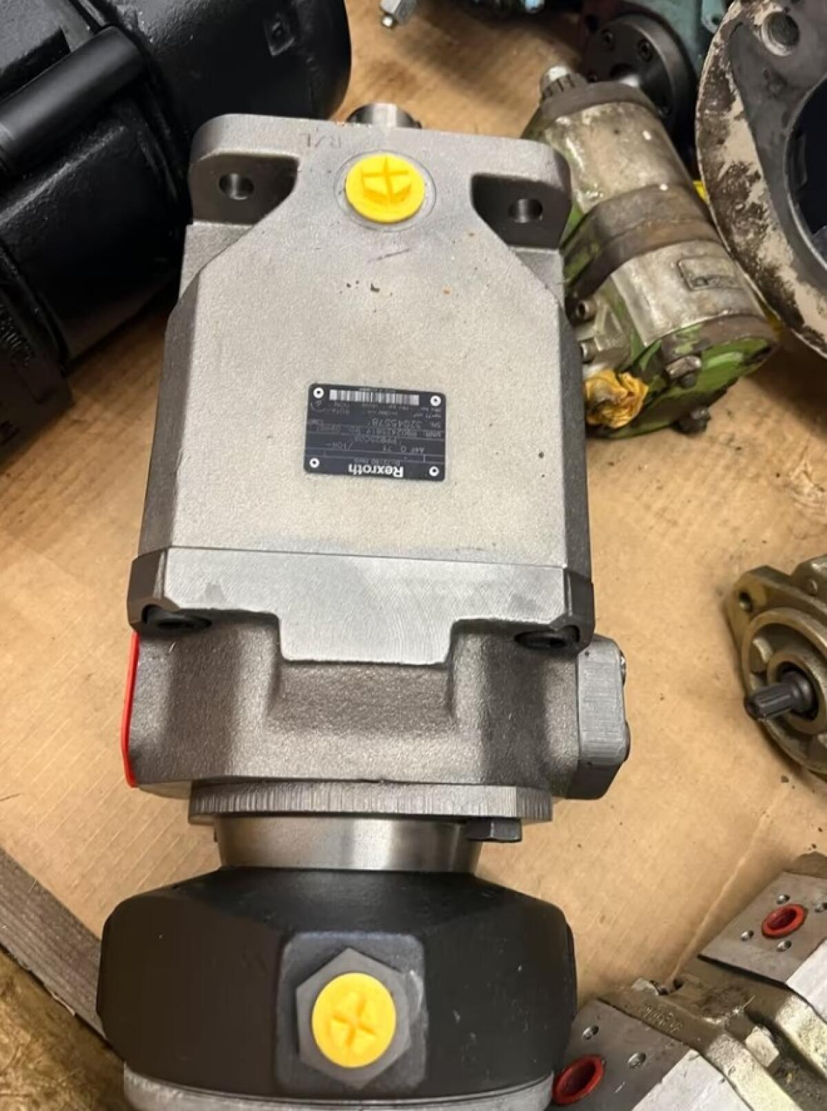 Rexroth Hydraulikpumpe – Doppelpumpe A4FO71 + Radialkolbenpumpe 1