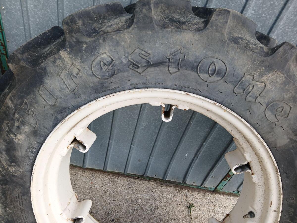 Kompletträder 9.5 R 24 3