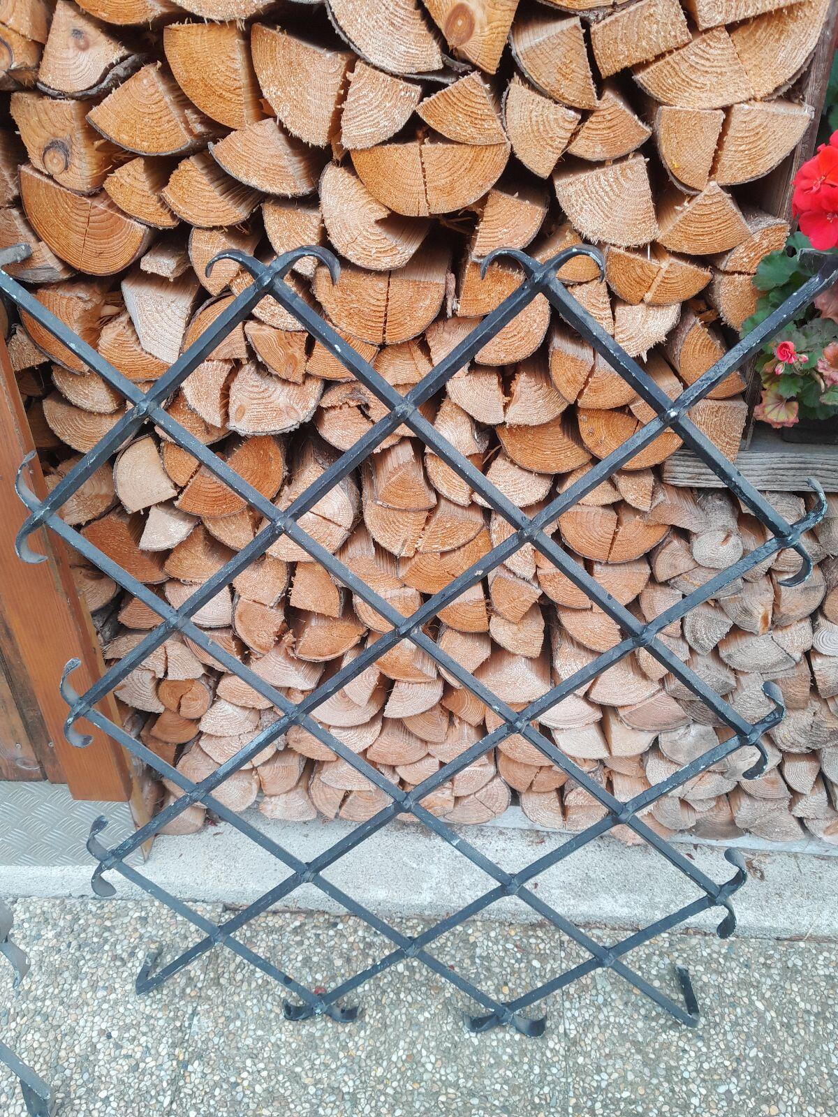 Fenstergitter mit Scharnieren, alte Handschmiedearbeit 2
