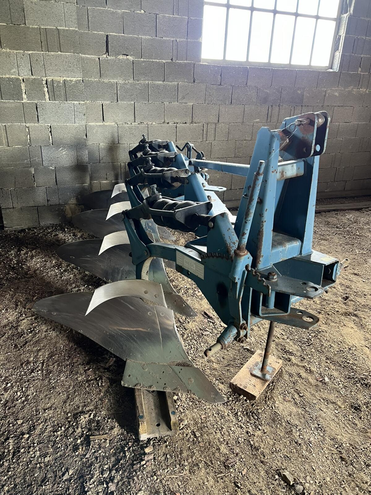 Overum Beetpflug 4-Schar mit Steinsicherung 2