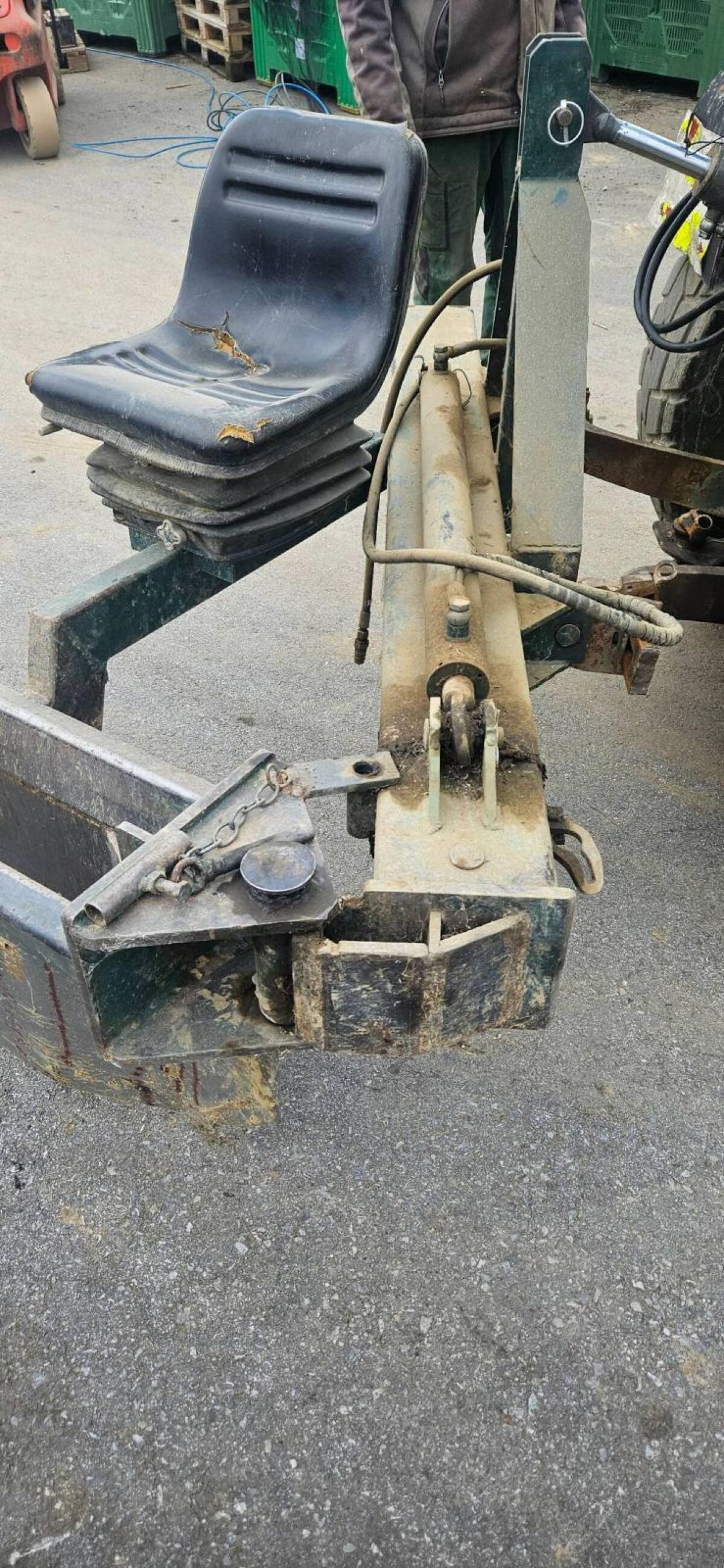 Baumsetzmaschine inkl. Aufreißhacken 2