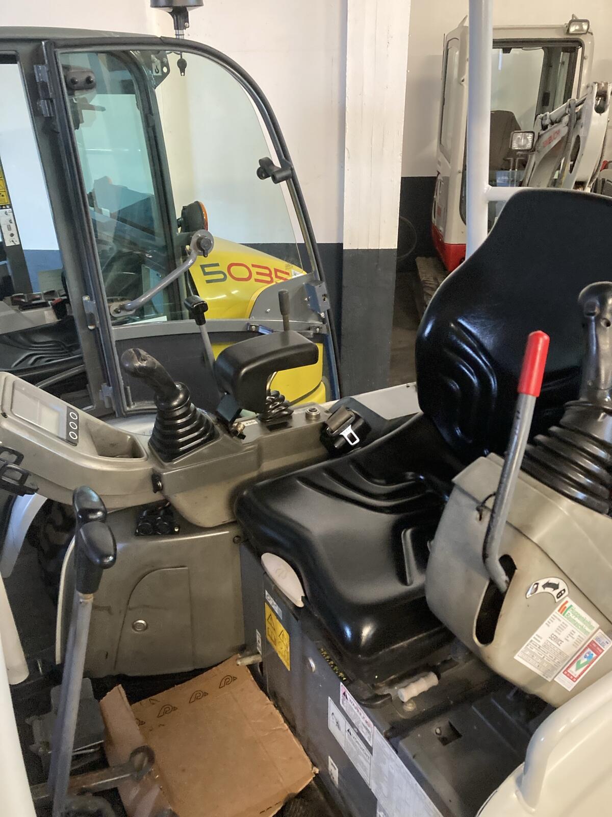 Takeuchi TB 216 ÜB Minibagger Powertilt 2