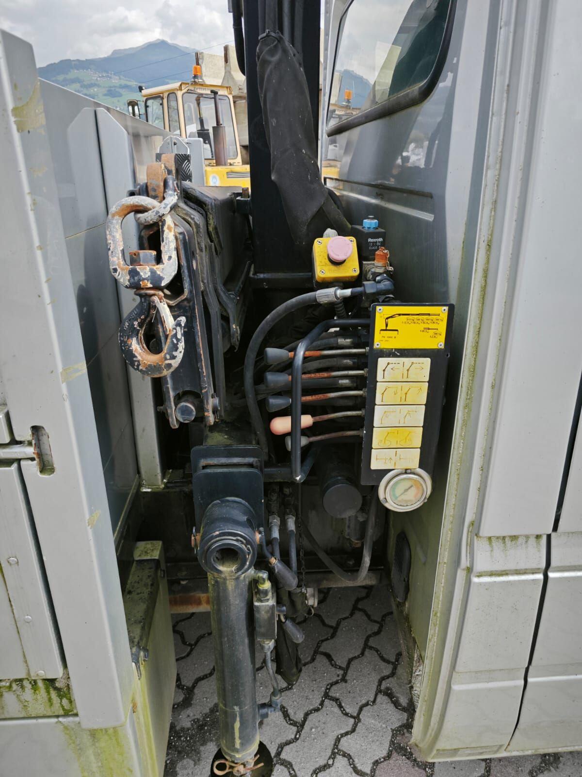 Mercedes Benz 412 D Kranauto 3