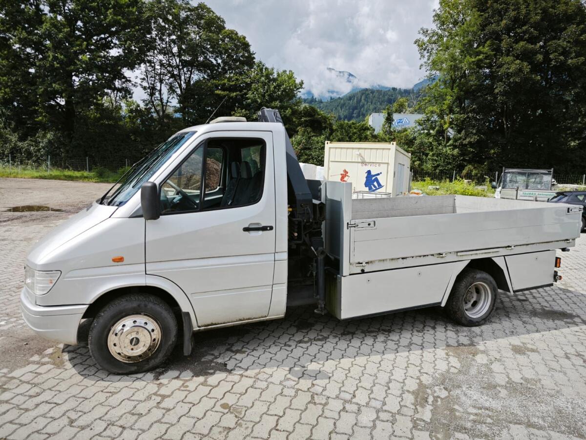 Mercedes Benz 412 D Kranauto 2