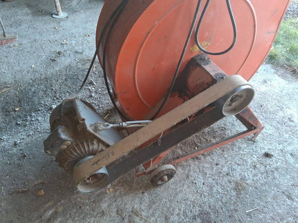 AUER Heu-Strohgebläse 40er mit Rohren und Motor 2