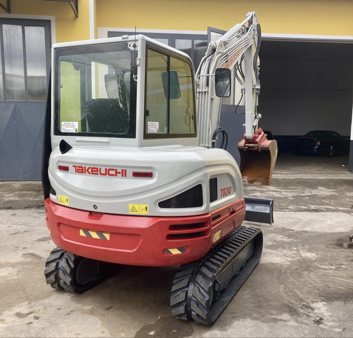 Takeuchi Minibagger TB 240, neues Löffelpaket, alle Leitungen 2