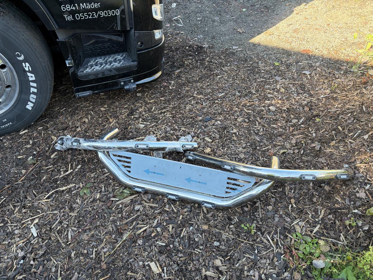 3-tlg. LOBAR aus Edelstahl Volvo Unterspoiler mit LED 3