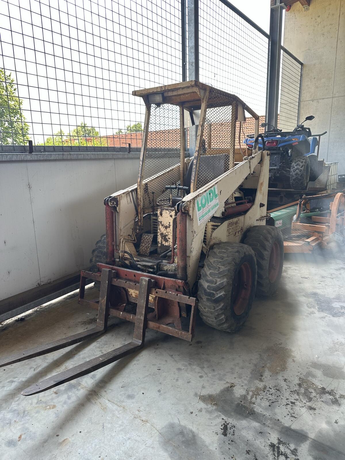 Hydramac Skid Steer Loader, ähnlich wie Bobcat Baumaschine 2
