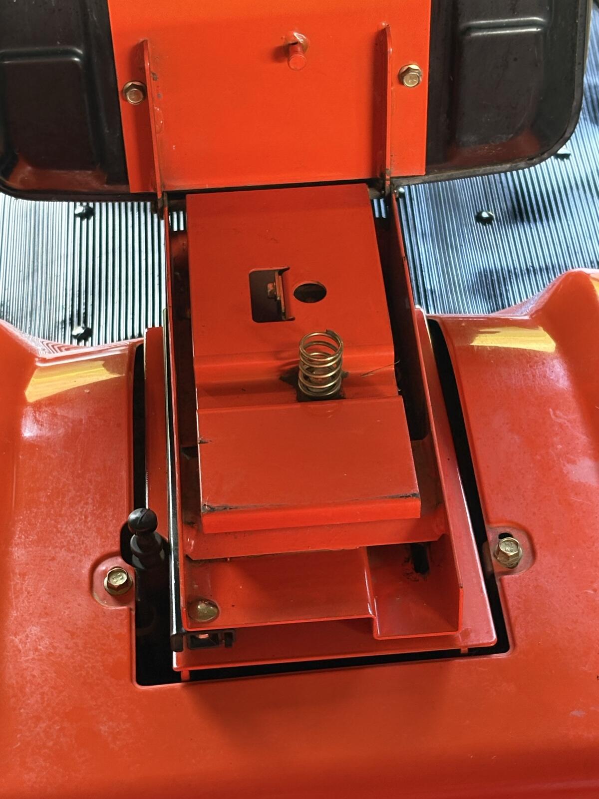 Kubota Rasentraktor mit Schneeketten und Schneeschild 2