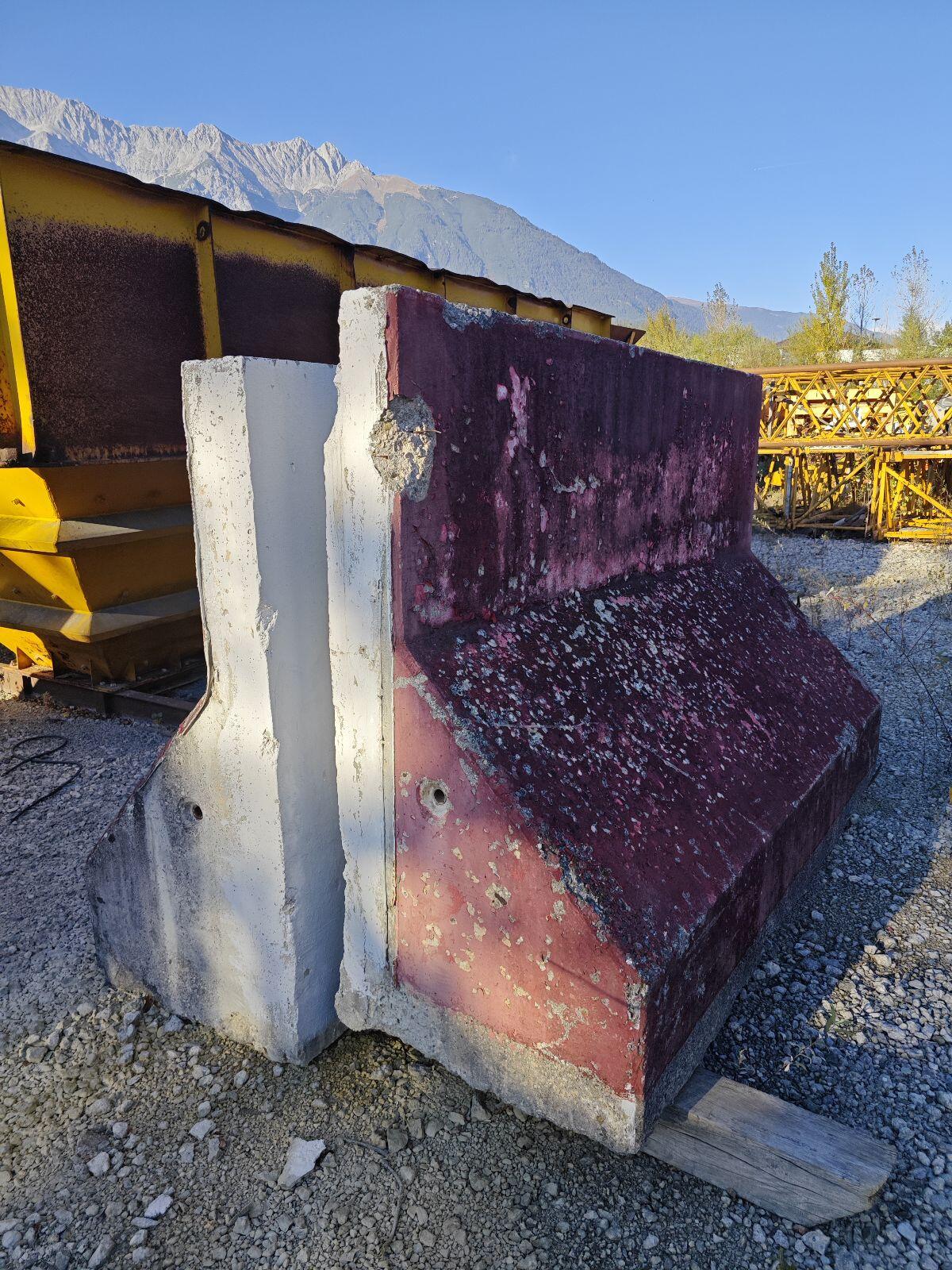 Betonwände 5 m lang 1,75 m hoch und 0,80 breit 2