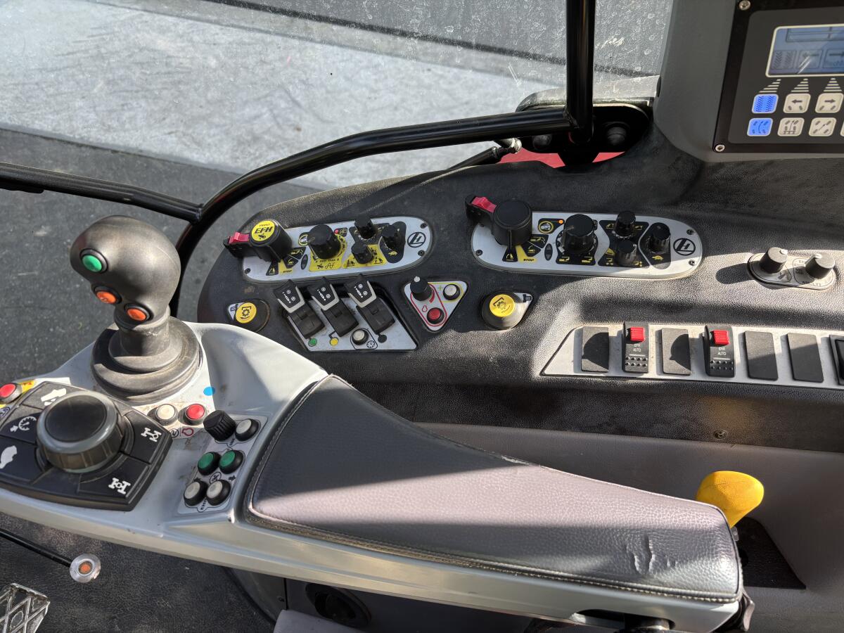 Lindner Lintrac 90 mit 4-Rad-Lenkung und großer Kabine 2