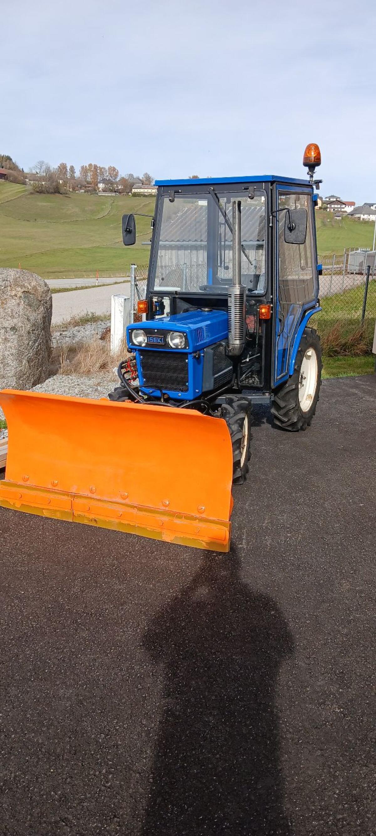 Iseki 2160 Allrad Heizung Kleintraktor Winterdienst Kommunal 1